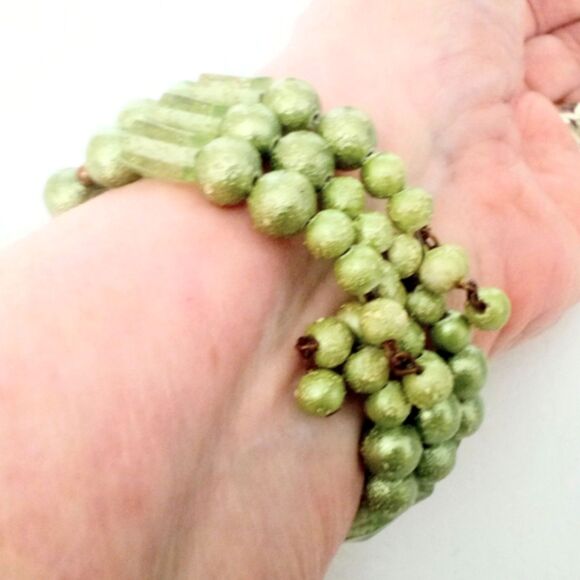 Vintage Mid Century Green Beaded Wire Wrap Bracelet - Picture 7 of 8